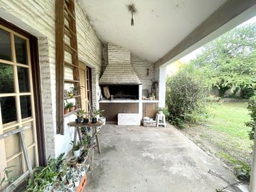 CASA EN VENTA VILLA BELGRANO - 3 Dormitorios - Escritorio - Garage doble - Gran OPORTUNIDAD!