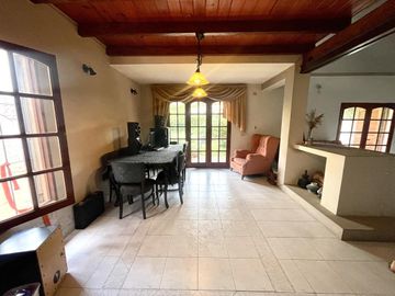 CASA EN VENTA VILLA BELGRANO - 3 Dormitorios - Escritorio - Garage doble - Gran OPORTUNIDAD!