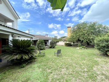 CASA EN VENTA VILLA BELGRANO - 3 Dormitorios - Escritorio - Garage doble - Gran OPORTUNIDAD!