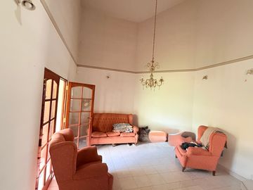 CASA EN VENTA VILLA BELGRANO - 3 Dormitorios - Escritorio - Garage doble - Gran OPORTUNIDAD!