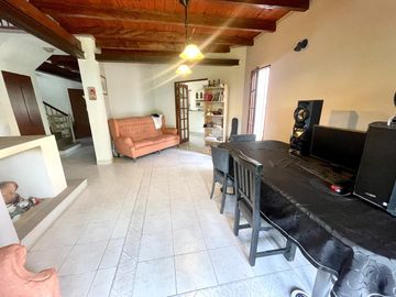 CASA EN VENTA VILLA BELGRANO - 3 Dormitorios - Escritorio - Garage doble - Gran OPORTUNIDAD!