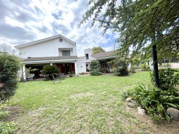 CASA EN VENTA VILLA BELGRANO - 3 Dormitorios - Escritorio - Garage doble - Gran OPORTUNIDAD!
