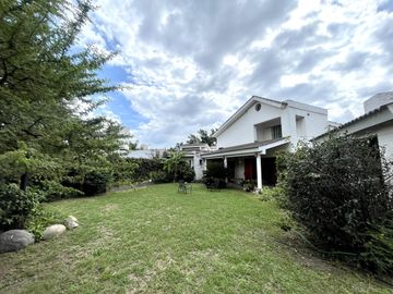 CASA EN VENTA VILLA BELGRANO - 3 Dormitorios - Escritorio - Garage doble - Gran OPORTUNIDAD!