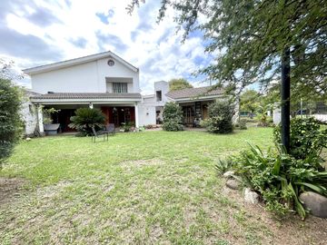 CASA EN VENTA VILLA BELGRANO - 3 Dormitorios - Escritorio - Garage doble - Gran OPORTUNIDAD!