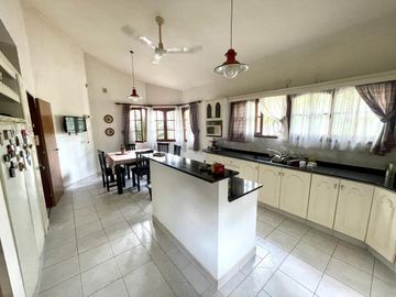 CASA EN VENTA VILLA BELGRANO - 3 Dormitorios - Escritorio - Garage doble - Gran OPORTUNIDAD!