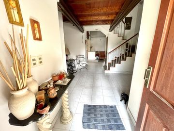 CASA EN VENTA VILLA BELGRANO - 3 Dormitorios - Escritorio - Garage doble - Gran OPORTUNIDAD!