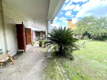 CASA EN VENTA VILLA BELGRANO - 3 Dormitorios - Escritorio - Garage doble - Gran OPORTUNIDAD!
