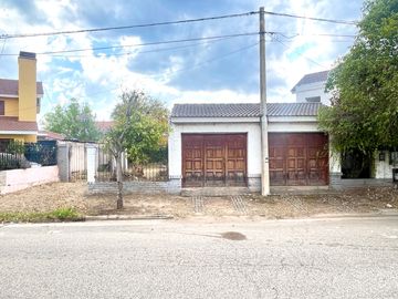 CASA EN VENTA VILLA BELGRANO - 3 Dormitorios - Escritorio - Garage doble - Gran OPORTUNIDAD!