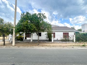 CASA EN VENTA VILLA BELGRANO - 3 Dormitorios - Escritorio - Garage doble - Gran OPORTUNIDAD!
