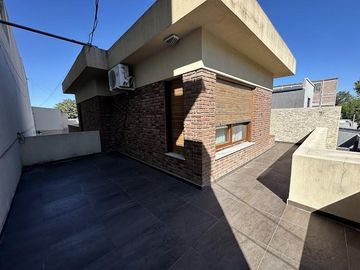 Casa en Ezpeleta Este, a pasos de la estación