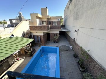 Casa en Ezpeleta Este, a pasos de la estación