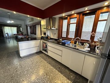 Casa en Ezpeleta Este, a pasos de la estación