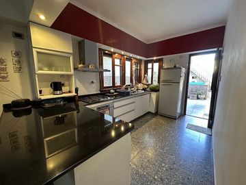 Casa en Ezpeleta Este, a pasos de la estación