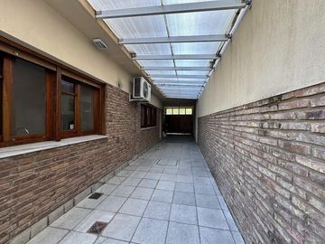 Casa en Ezpeleta Este, a pasos de la estación