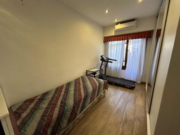 Casa en Ezpeleta Este, a pasos de la estación