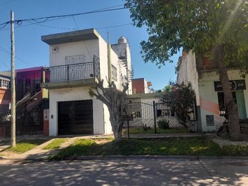 Casa en venta - 3 Dormitorios 2 Baños - Cocheras - 400Mts2 - La Matanza