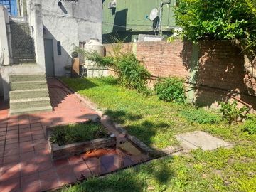 Casa en venta - 3 Dormitorios 2 Baños - Cocheras - 400Mts2 - La Matanza