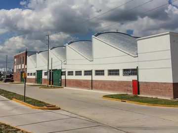 Naves Industriales en Alquiler en  Bernal.