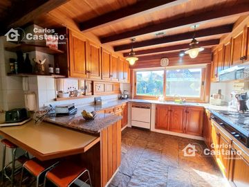 Importante y Solido Chalet 8 Amb Con Gran Parque y Piscina