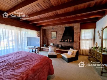 Importante y Solido Chalet 8 Amb Con Gran Parque y Piscina