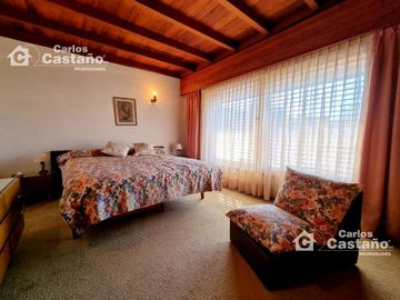 Importante y Solido Chalet 8 Amb Con Gran Parque y Piscina