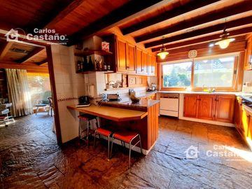 Importante y Solido Chalet 8 Amb Con Gran Parque y Piscina