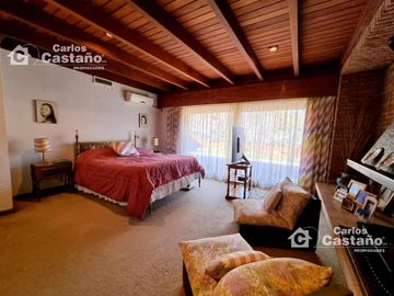 Importante y Solido Chalet 8 Amb Con Gran Parque y Piscina