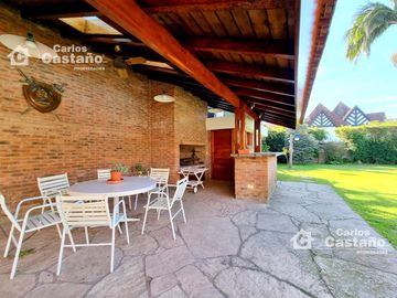 Importante y Solido Chalet 8 Amb Con Gran Parque y Piscina