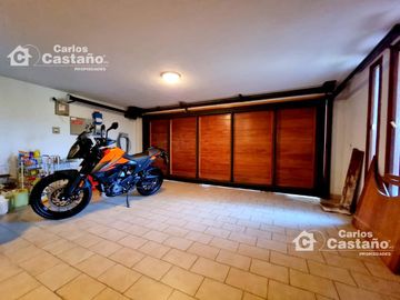 Importante y Solido Chalet 8 Amb Con Gran Parque y Piscina