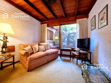 Importante y Solido Chalet 8 Amb Con Gran Parque y Piscina