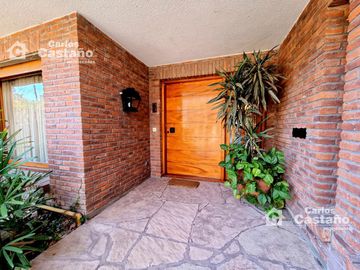 Importante y Solido Chalet 8 Amb Con Gran Parque y Piscina