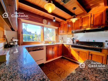 Importante y Solido Chalet 8 Amb Con Gran Parque y Piscina