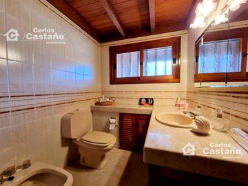 Importante y Solido Chalet 8 Amb Con Gran Parque y Piscina