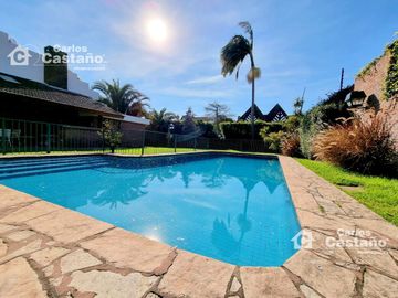 Importante y Solido Chalet 8 Amb Con Gran Parque y Piscina