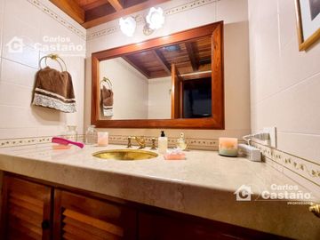 Importante y Solido Chalet 8 Amb Con Gran Parque y Piscina