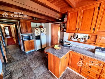 Importante y Solido Chalet 8 Amb Con Gran Parque y Piscina