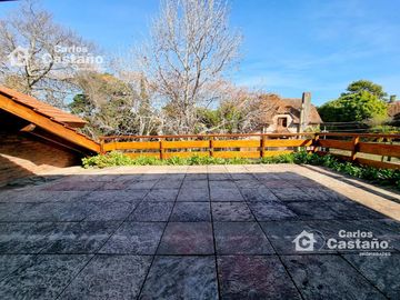 Importante y Solido Chalet 8 Amb Con Gran Parque y Piscina