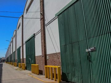Naves Industriales en Alquiler en  Bernal.