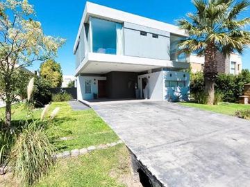 Casa en Altos de Hudson II