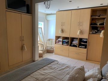 Venta de casa 3 dormitorios, muy luminosa.