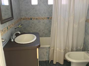 Venta de casa 3 dormitorios, muy luminosa.