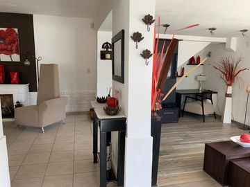 Venta de casa 3 dormitorios, muy luminosa.