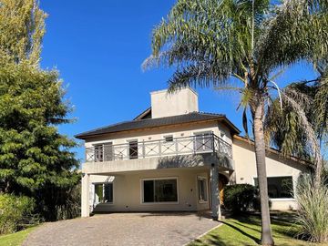 Casa en venta en Barrio Cerrado Santa Ana Moreno