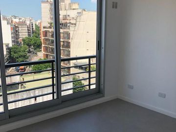 VENTA - DEPARTAMENTO -  4 AMBIENTES - ALMAGRO - CON BALCON TERRAZA