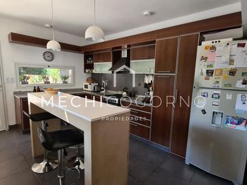 Casa 4 dormitorios venta en San Isidro Labrador, Villa Nueva
