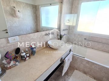 Casa 4 dormitorios venta en San Isidro Labrador, Villa Nueva