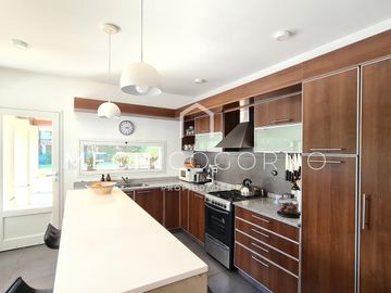 Casa 4 dormitorios venta en San Isidro Labrador, Villa Nueva