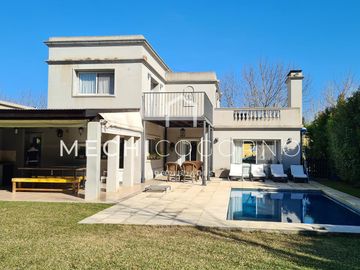 Casa 4 dormitorios venta en San Isidro Labrador, Villa Nueva