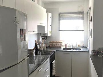 OPORTUNIDAD - 2 amb con balcón - impecable