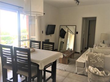 OPORTUNIDAD - 2 amb con balcón - impecable